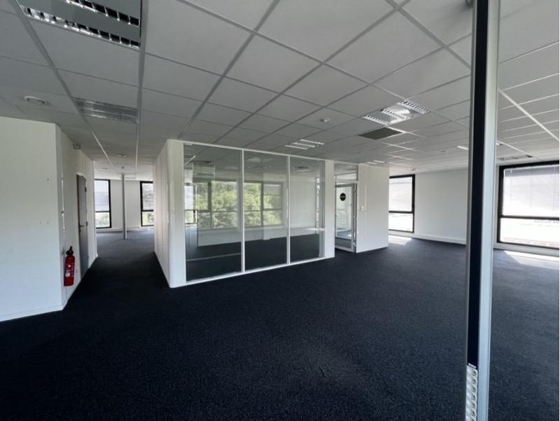 Bureau - 646 m²