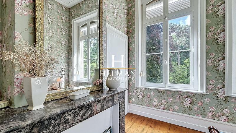 Maison - 300 m² - 8 pièces