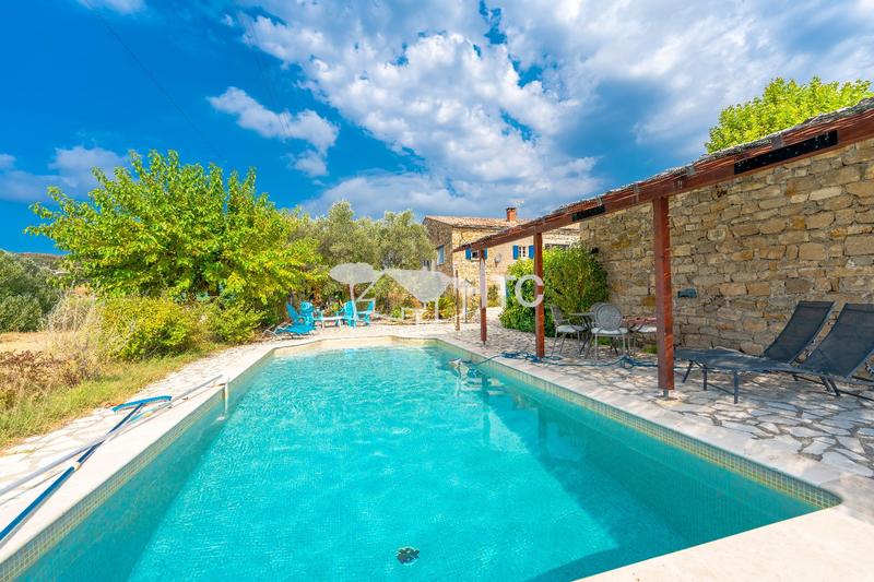 Maison - 244 m² - 7 pièces