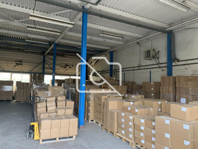 Entrepôt - 1 220 m²