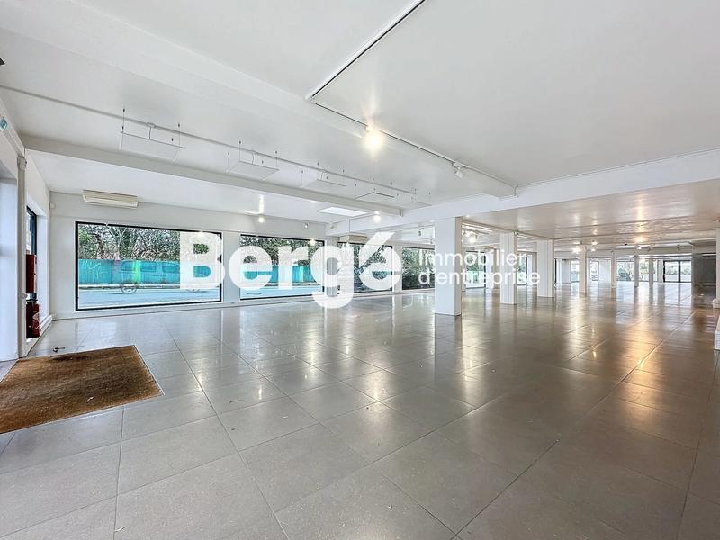 Local commercial - 670 m²