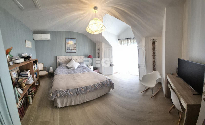 Villa - 177 m² - 5 pièces