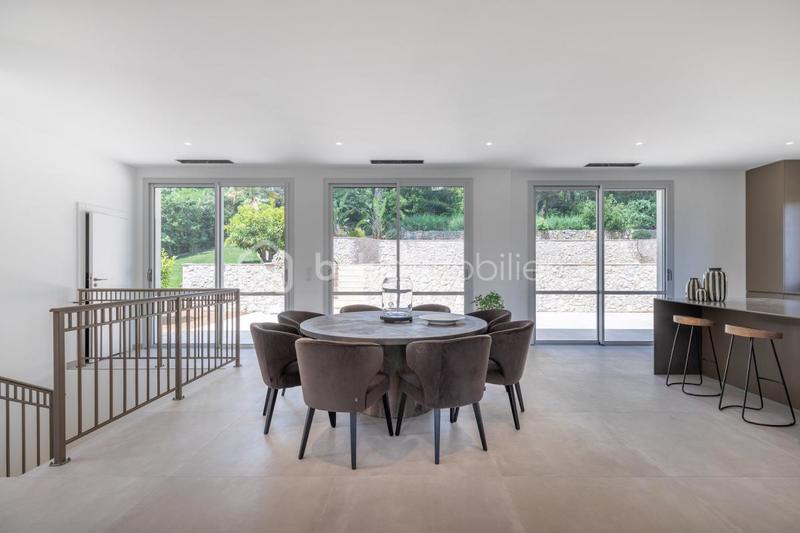 Maison - 243 m² - 6 pièces