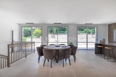 Maison - 243 m² - 6 pièces