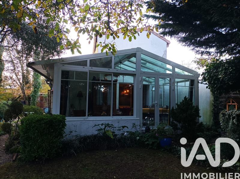 Maison - 220 m² - 8 pièces