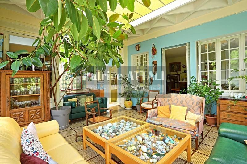 Maison - 420 m² - 12 pièces