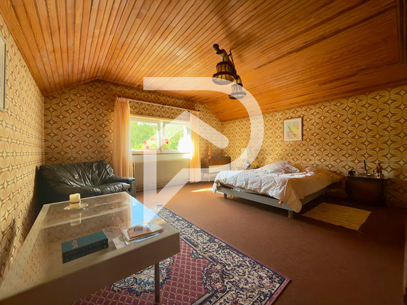 Maison - 201 m² - 7 pièces