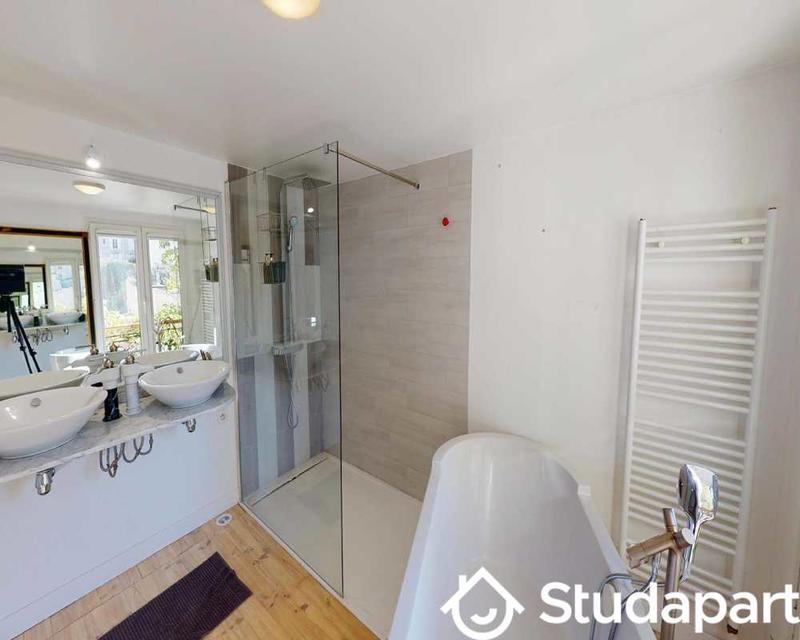 Chambre - 125 m² - 1 pièce