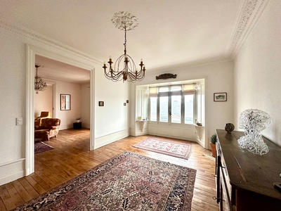 Appartement - 186 m² - 6 pièces