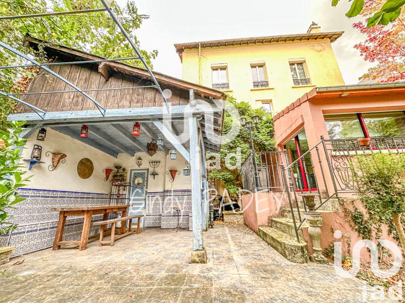 Maison - 220 m² - 9 pièces