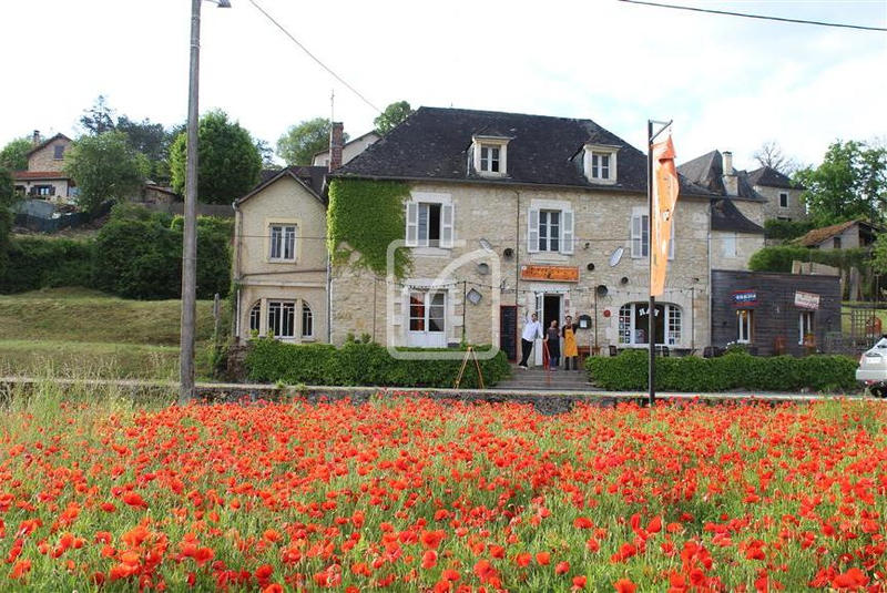 Maison de village - 250 m² - 10 pièces