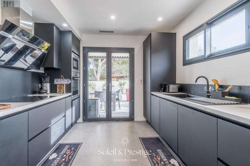 Maison - 232 m² - 7 pièces