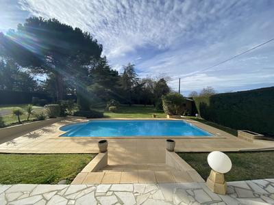 Maison - 203 m² - 10 pièces