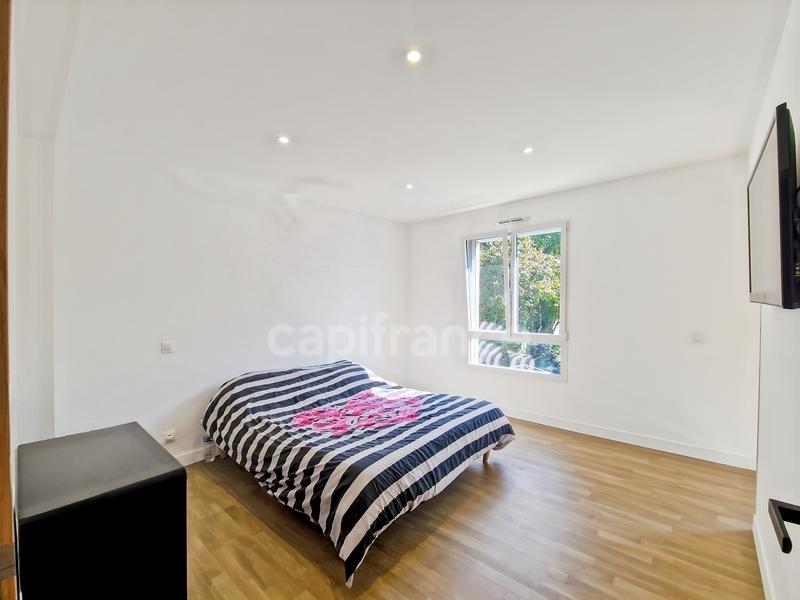 Maison - 240 m² - 6 pièces