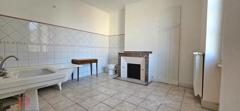 Maison - 270 m² - 12 pièces