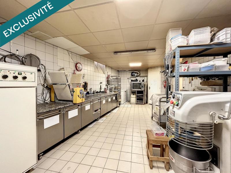 Local commercial - 200 m² - 11 pièces