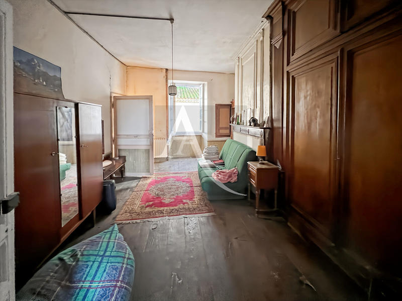 Maison - 250 m² - 9 pièces