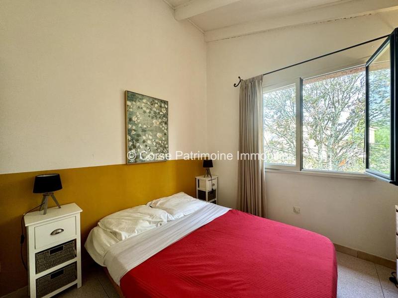 Maison - 300 m² - 11 pièces