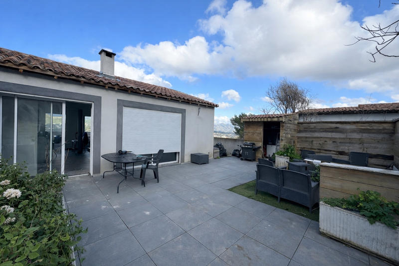 Maison - 220 m² - 5 pièces