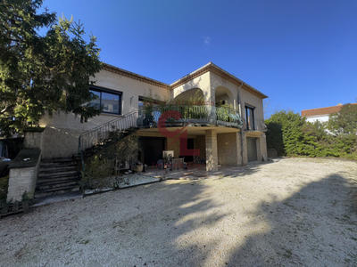 Maison - 328 m² - 9 pièces