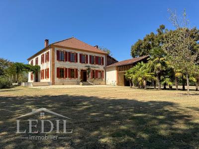 Maison - 424 m² - 7 pièces