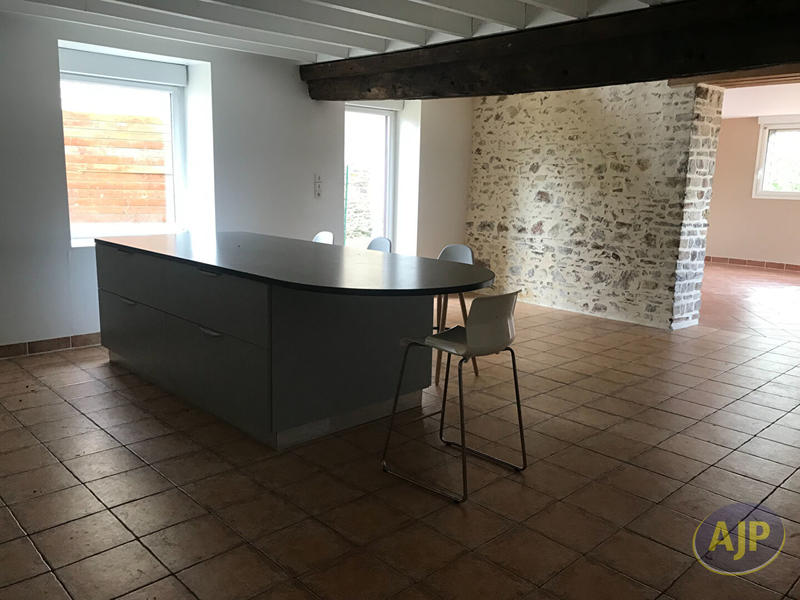 Maison - 280 m² - 9 pièces