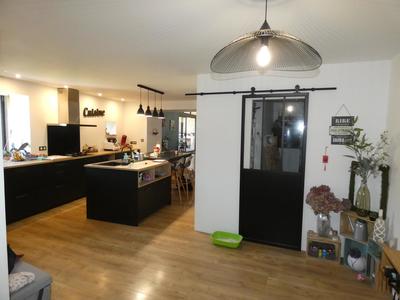 Maison - 200 m² - 8 pièces