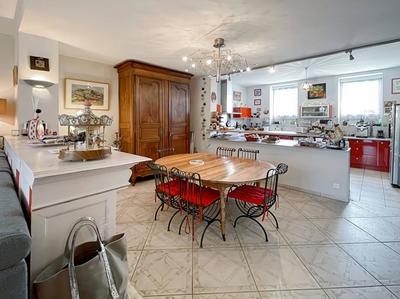 Maison - 376 m² - 12 pièces