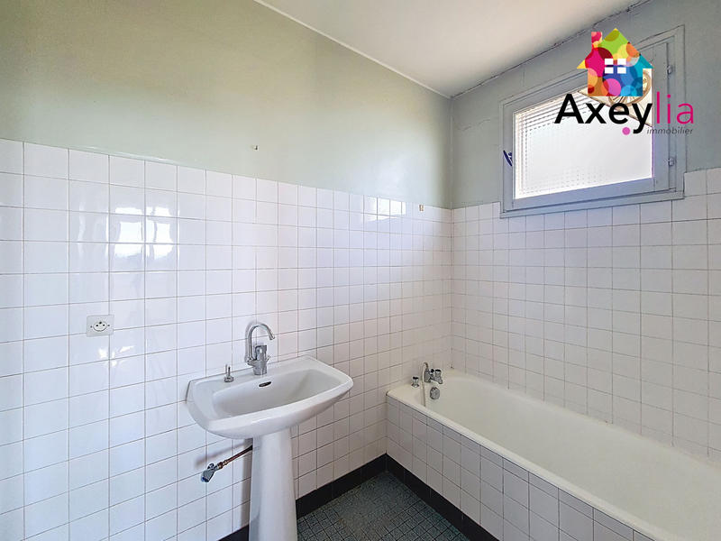 Maison - 99 m² - 5 pièces