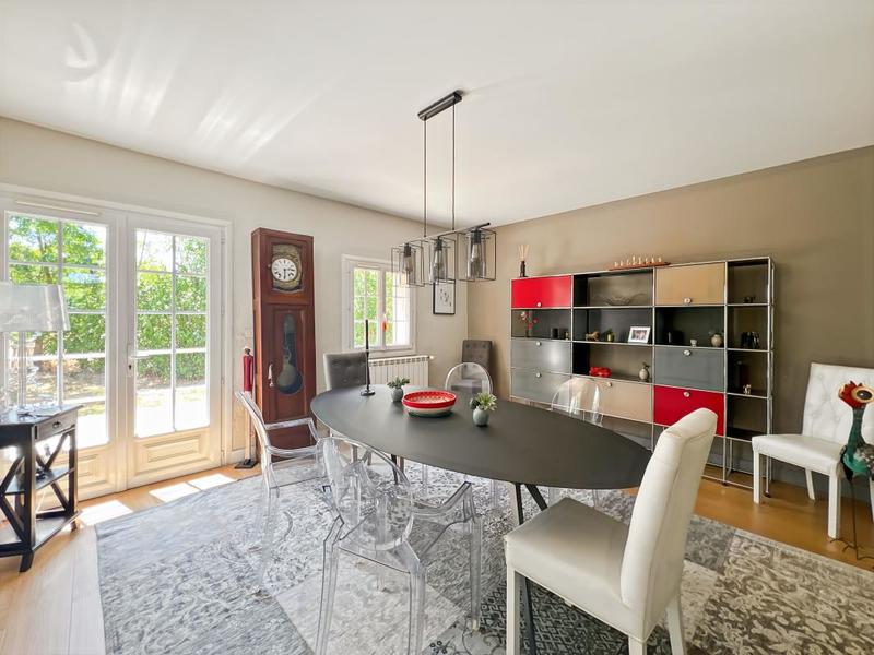 Maison - 235 m² - 6 pièces