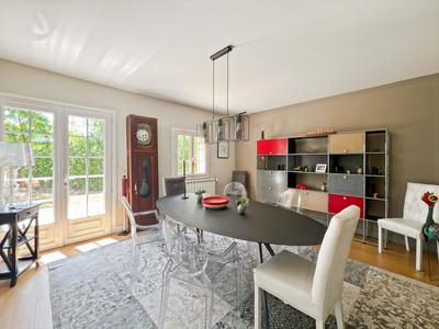 Maison - 235 m² - 6 pièces