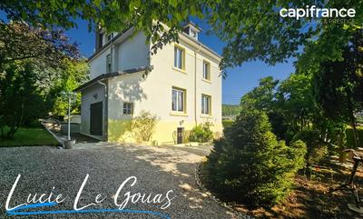 Demeure - 181 m² - 8 pièces