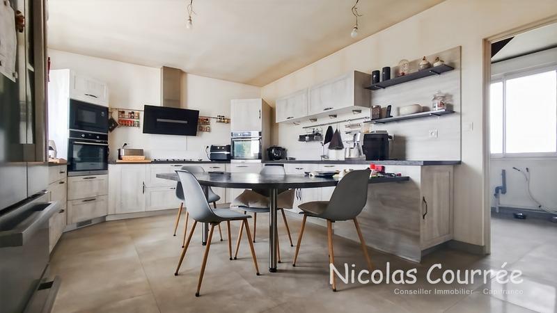 Maison - 240 m² - 8 pièces