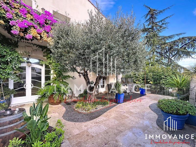 Maison - 275 m² - 7 pièces