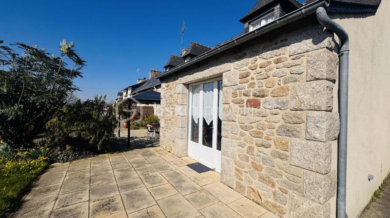 Maison - 247 m² - 10 pièces