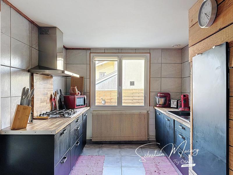 Maison - 229 m² - 9 pièces