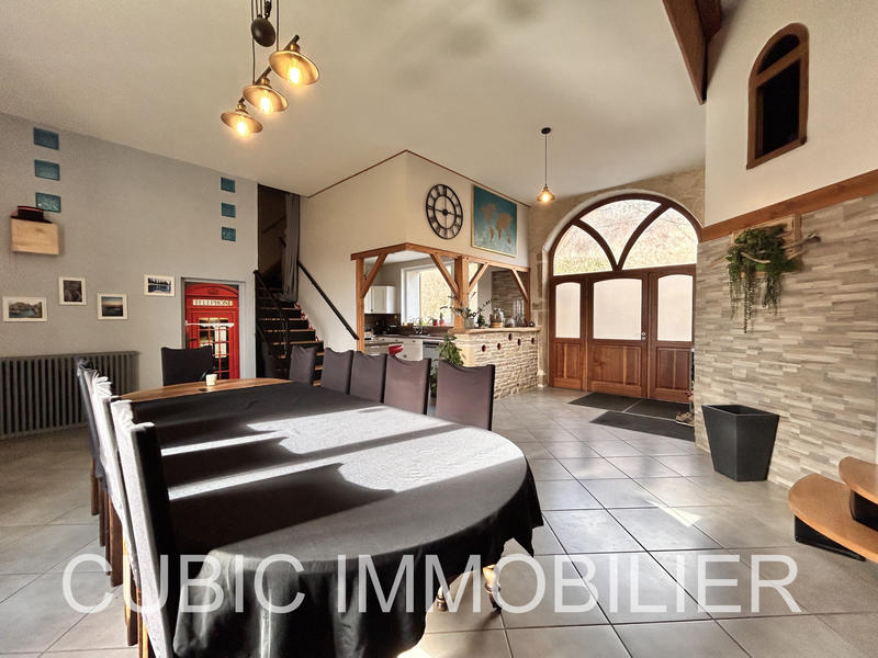 Maison - 202 m² - 5 pièces