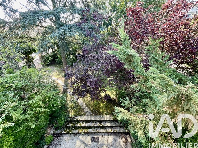 Maison - 205 m² - 9 pièces