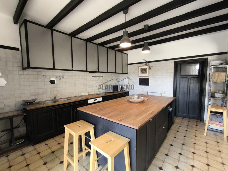 Propriété - 420 m² - 10 pièces