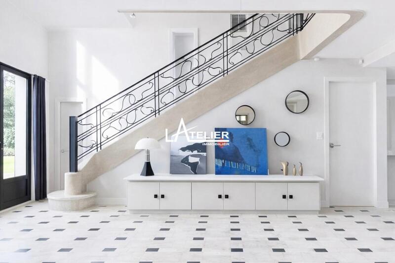 Propriété - 203 m² - 9 pièces