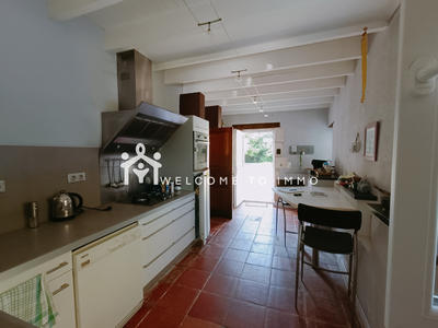 Propriété - 255 m² - 6 pièces