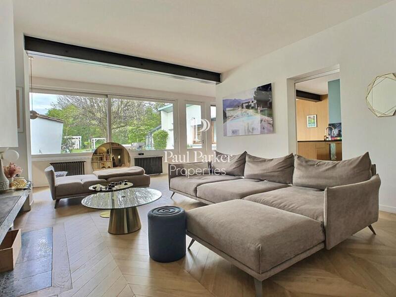 Maison - 230 m² - 6 pièces