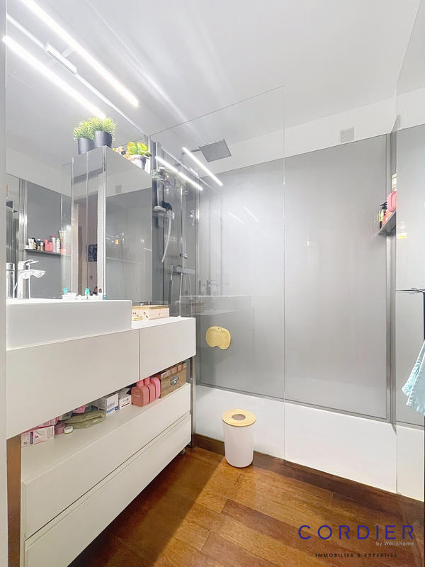 Appartement - 96 m² - 5 pièces