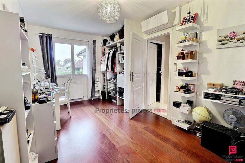 Maison - 268 m² - 10 pièces