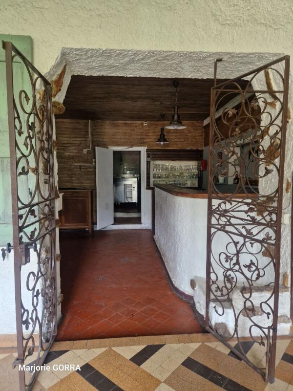 Maison - 330 m² - 9 pièces