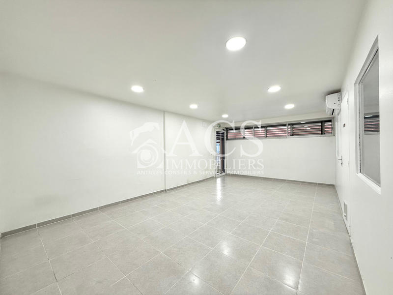 Bureau - 150 m² - 9 pièces