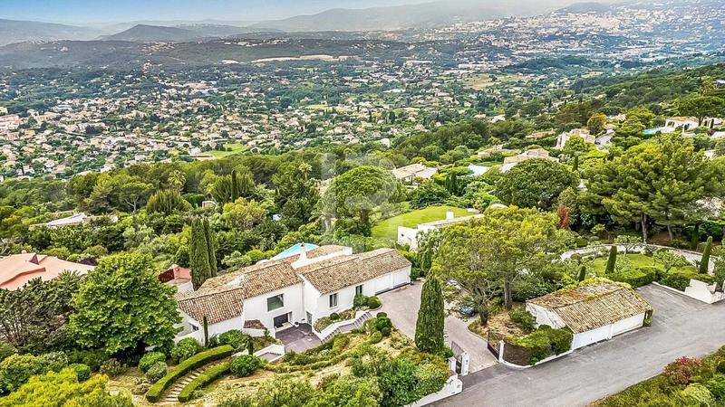 Villa - 587 m² - 8 pièces