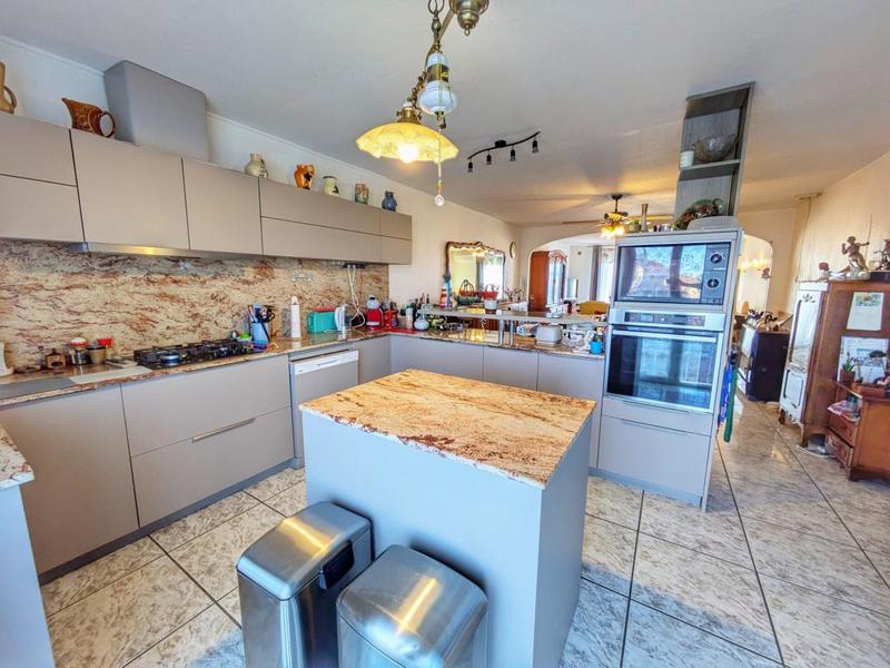 Propriété - 182 m² - 8 pièces