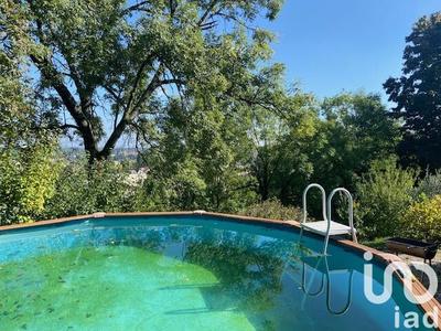 Maison - 200 m² - 5 pièces