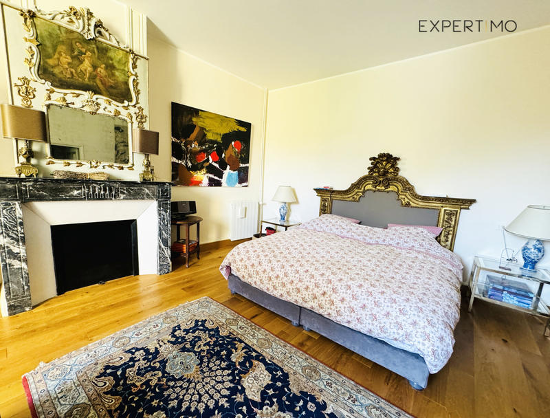 Propriété - 391 m² - 9 pièces